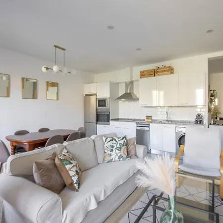 Easo Suits Family Friends Parking סן סבסטיאן