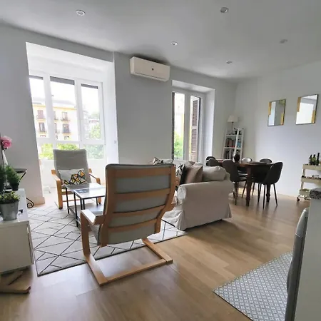 Easo Suits Family Friends Parking דירה