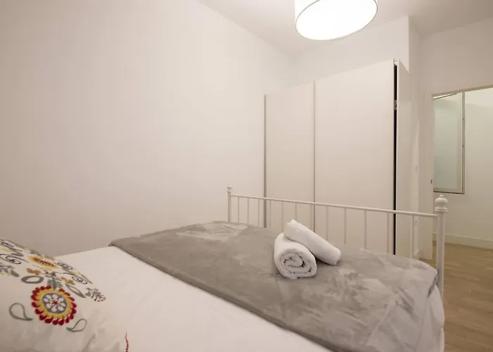 Easo Suits Family Friends + Parking Daire *