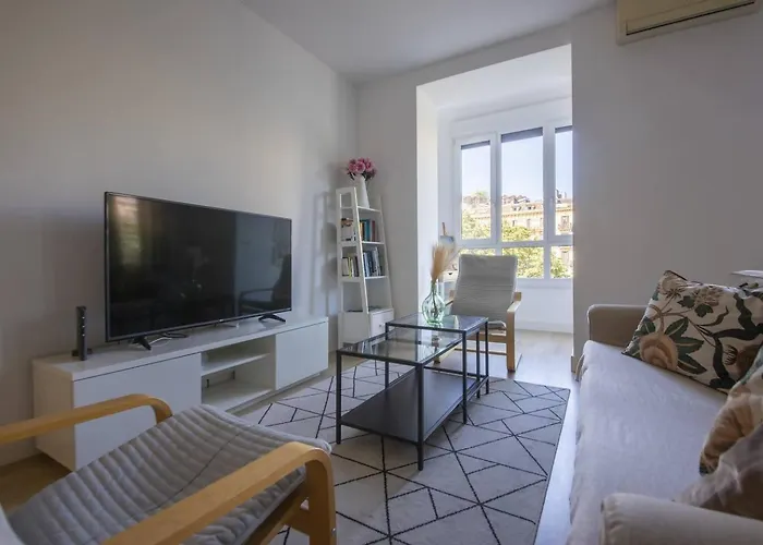 Easo Suits Family Friends + Parking Daire *