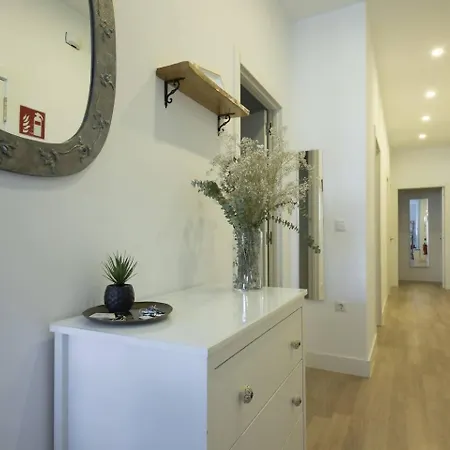 Easo Suits Family Friends Parking *