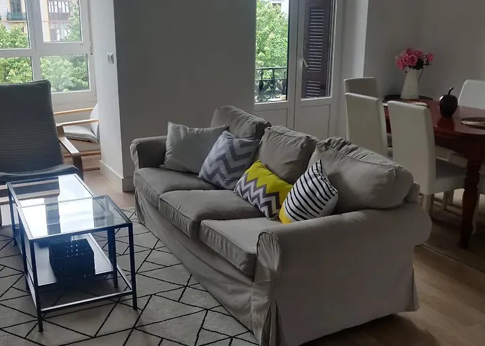 公寓 Easo Suits Family Friends + Parking *